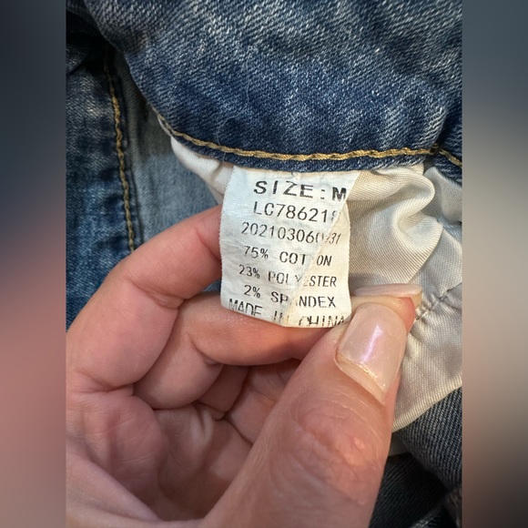 Women’s denim distressed & fringe shorts - Picture 5 of 11